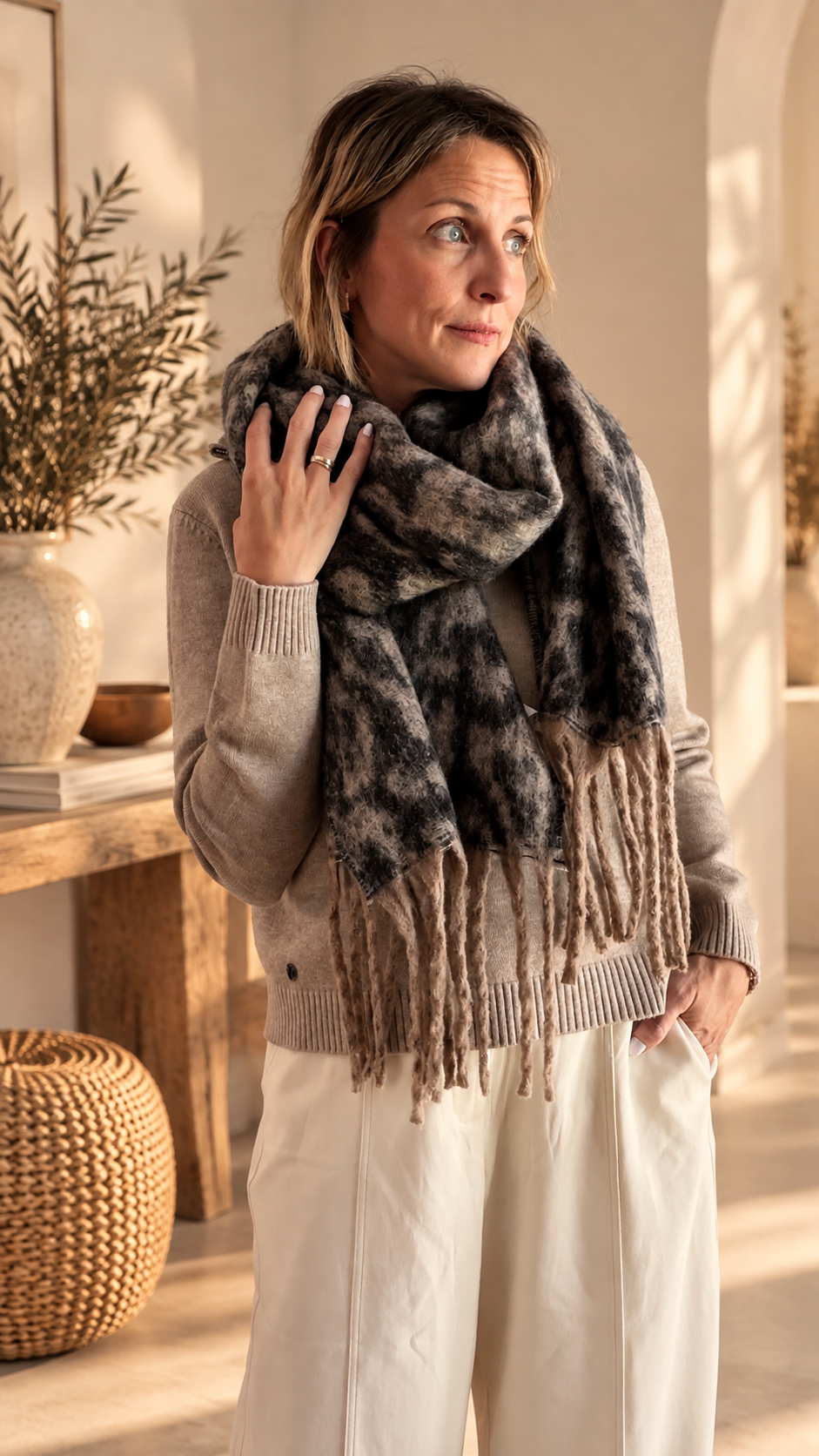 COZY LEO SCARF